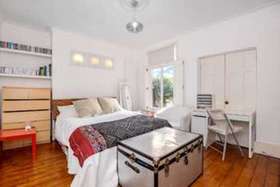 2 bedroom Flat for s...